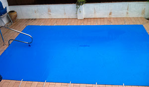 Lonas de piscinas en Parla.