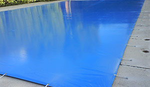 Lonas de piscinas en Serranillos del Valle.