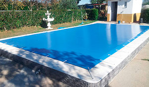 Lonas de piscinas en Yuncler.